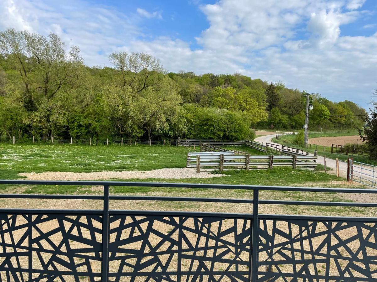 Vila Au Coeur De La Ferme 2 Lacroix-sur-Meuse Exteriér fotografie