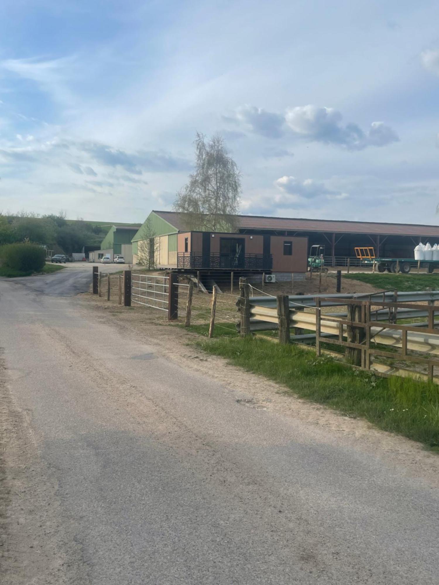 Vila Au Coeur De La Ferme 2 Lacroix-sur-Meuse Exteriér fotografie